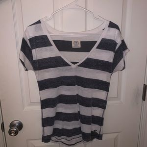 American Eagle V-neck